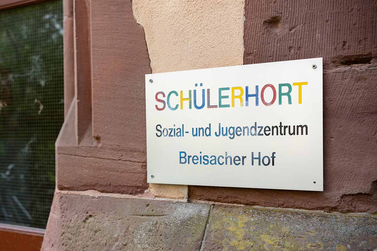 Hausschild, Schülerhort im Breisacher Hof